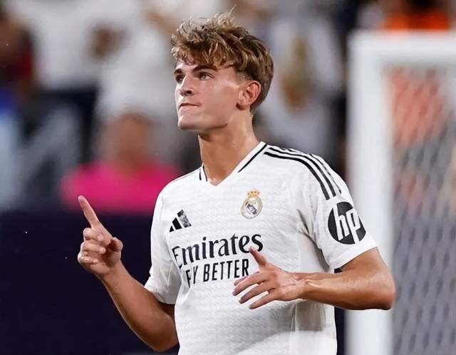 日本羽毛球公开赛半决赛：石宇奇2-0击败小波波夫 与拉尼尔会师决赛