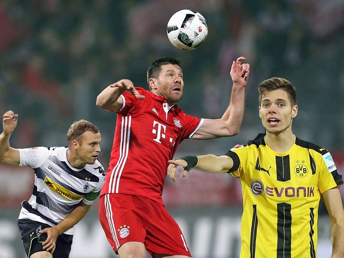 荷兰领先！邓弗里斯飞身跃起头球破门，德佩助攻