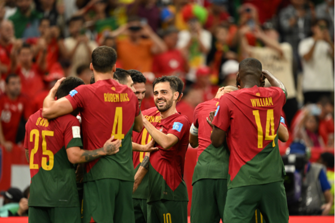 通过积极的 通过积极的