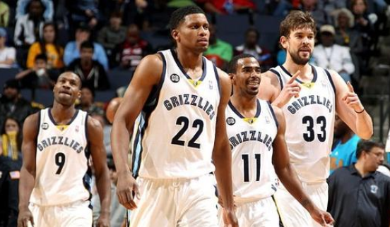 在三连组前 在三连组前