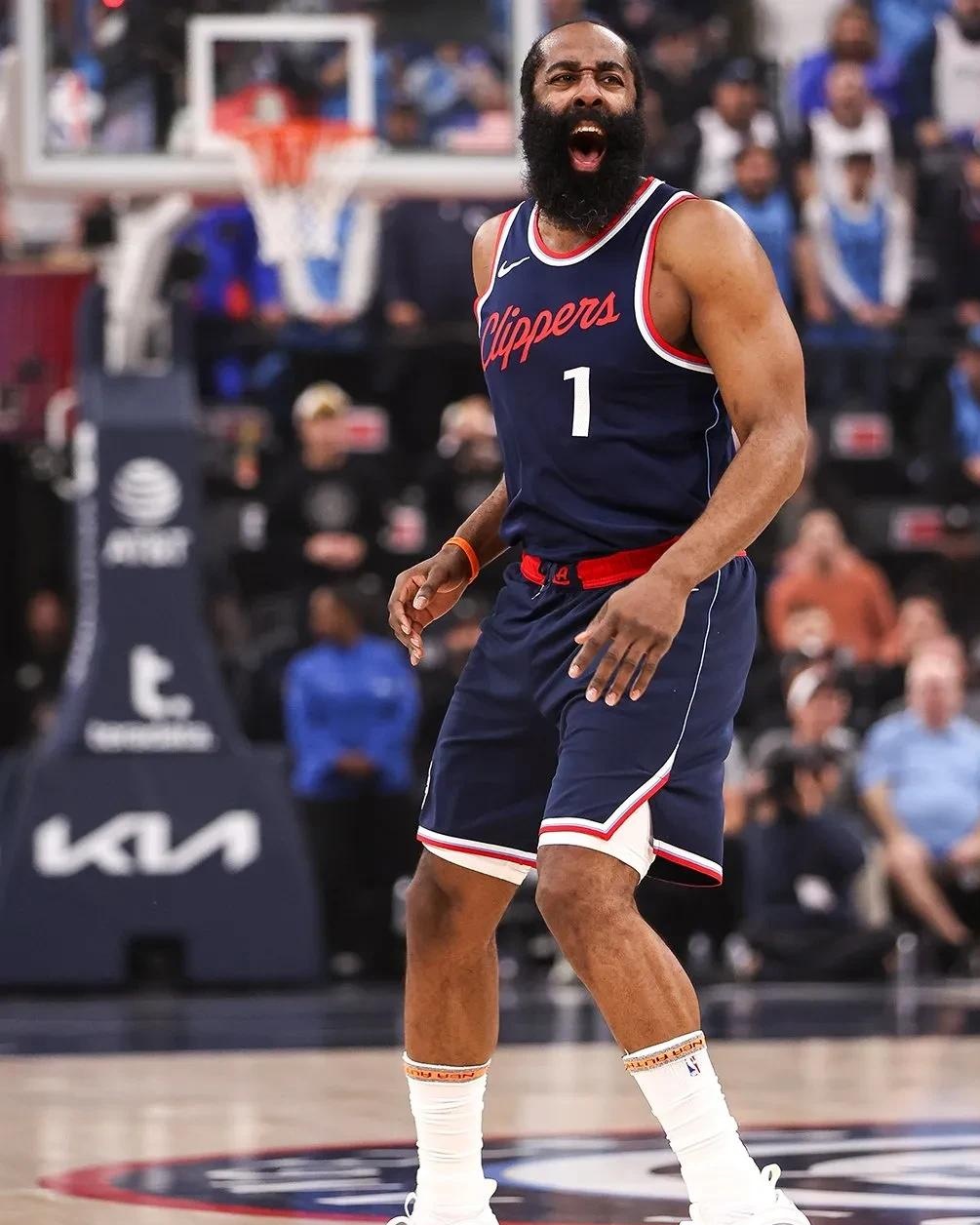 却像聚光灯 却像聚光灯